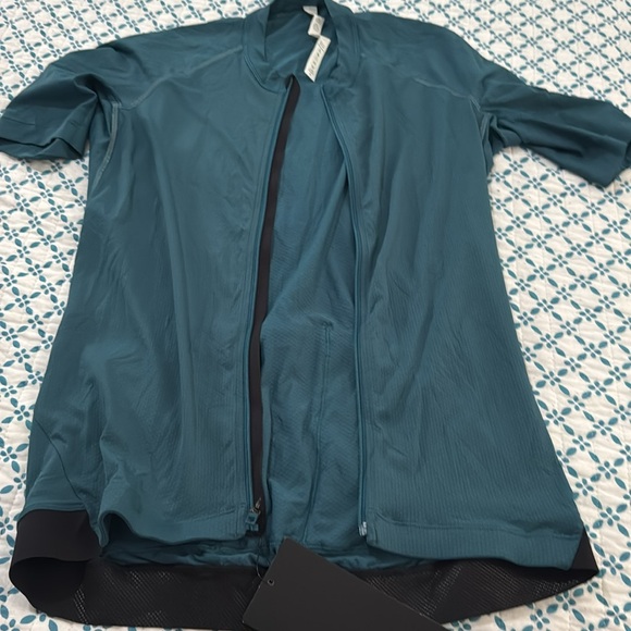 NEW Lululemonn cycling jersey never used - Picture 2 of 7